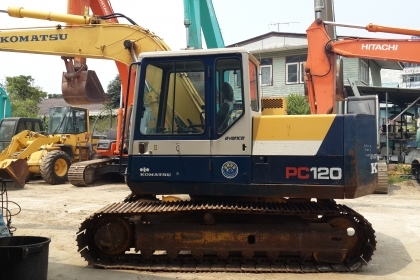 KOBELCO SK  200 มาร์คไฟ ซุปเปอร์ รถเก่าญี่ปุ่น 100\% สภาพสวย  พร้อมใช้และะอื่นๆอีกคับ