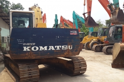 KOBELCO SK  200 มาร์คไฟ ซุปเปอร์ รถเก่าญี่ปุ่น 100\% สภาพสวย  พร้อมใช้และะอื่นๆอีกคับ