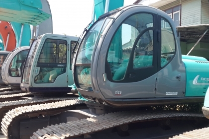 KOBELCO SK  200 มาร์คไฟ ซุปเปอร์ รถเก่าญี่ปุ่น 100\% สภาพสวย  พร้อมใช้และะอื่นๆอีกคับ
