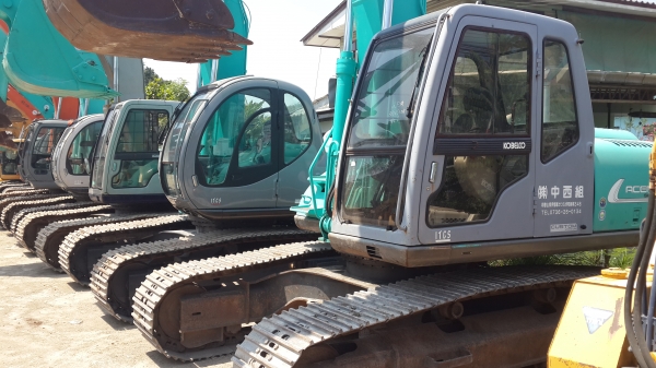 KOBELCO SK  200 มาร์คไฟ ซุปเปอร์ รถเก่าญี่ปุ่น 100\% สภาพสวย  พร้อมใช้และะอื่นๆอีกคับ