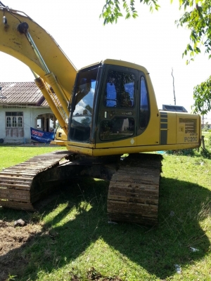 ขายรถแบคโฮ KOMUTSU PC200-6 เล่มทะเบียน ขายรถแบคโฮ KOMUTSU PC200-6 เล่มทะเบียน