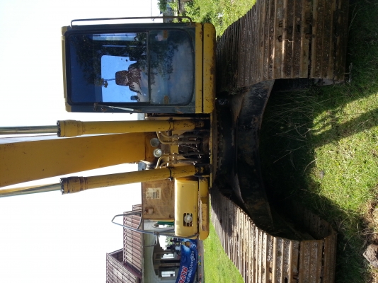 ขายรถแบคโฮ KOMUTSU PC200-6 เล่มทะเบียน ขายรถแบคโฮ KOMUTSU PC200-6 เล่มทะเบียน