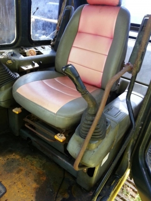 ขายรถแบคโฮ KOMUTSU PC200-6 เล่มทะเบียน ขายรถแบคโฮ KOMUTSU PC200-6 เล่มทะเบียน