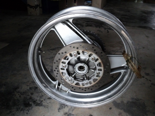 ขายล้อบิ๊กไบค์ Kawasaki  400cc ยกดุมติดเสตอร์+จานดิสหลังด้วยสภาพเชียงกง ไม่ได้ใช้ ขายแค่ 900