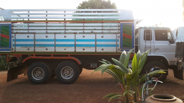 ***ขายแล้วครับขอบคุณ Truck2hand ขาย10ล้อ2เพลาดั๊มสวยๆ HINO F-17 FM177LA วางเครื่อง HO7C 185HP(ลงเล่ม) เครื่องแน่น แรง เกียร์ดี สโลวกลาง ช่วงล่างคัสซีดี เดิม ไม่ปะไม่ดาม มีตามดบ้างนิดหน่อย กระบะดั๊มเนียมสภาพสวย พื้นดีข้างสวยไม่ผุ หัวเก๋งสวยพื้นเก๋งไม่ผุ ภา