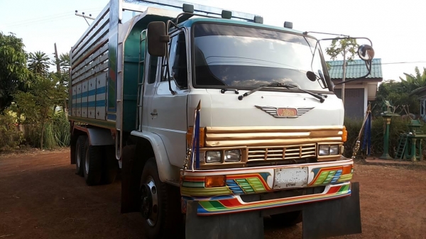 ***ขายแล้วครับขอบคุณ Truck2hand ขาย10ล้อ2เพลาดั๊มสวยๆ HINO F-17 FM177LA วางเครื่อง HO7C 185HP(ลงเล่ม) เครื่องแน่น แรง เกียร์ดี สโลวกลาง ช่วงล่างคัสซีดี เดิม ไม่ปะไม่ดาม มีตามดบ้างนิดหน่อย กระบะดั๊มเนียมสภาพสวย พื้นดีข้างสวยไม่ผุ หัวเก๋งสวยพื้นเก๋งไม่ผุ ภา