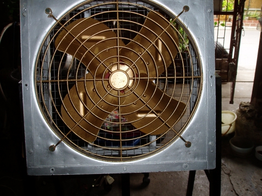 ขายพัดลม 22นิ้วพร้อมขาตั้ง  1500บาท