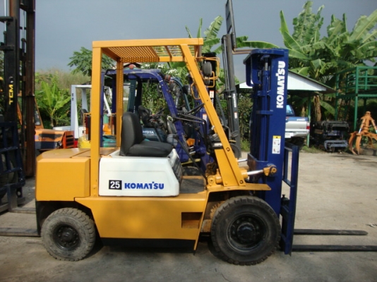 ++++ ขายด่วน !!! ***รถยกราคาพิเศษส่งท้ายปีเก่า*** KOMATSU FD25-10 (รถนอก สภาพดี พร้อมใช้) เครื่องยนต์ดีเซล เกียร์ธรรมดา เสา 3 เมตร ยางตัน ***ราคาคุยได้ครับ*** ++++ ขายด่วน !!! ***รถยกราคาพิเศษส่งท้ายปีเก่า*** KOMATSU FD25-10 (รถนอก สภาพดี พร้อมใช้) เครื่องยนต์ดีเซล เกียร์ธรรมดา เสา 3 เมตร ยางตัน ***ราคาคุยได้ครับ***