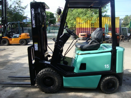 ++++ ขายด่วน !!! *** รถยกราคาพิเศษส่งท้ายปีเก่า*** SUMITOMO  FD15  (รถสภาพดี  พร้อมใช้)  เครื่องยนต์ดีเซล  เกียร์ธรรมดา  งา 1,070  มม. เสา 3 เมตร  ยางตัน  ***ราคาคุยได้ครับ***