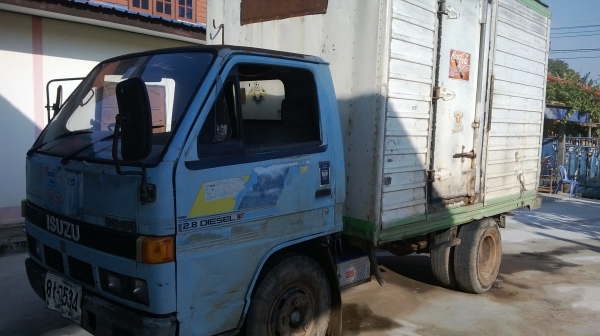 ขายรถบรรทุกหกล้อเล็ก ตู้น้ำแข็ง 88 แรงม้า  เลขตัวถัง NKR55EU5M-711810  เลขเครื่องยนต์ 4JB1