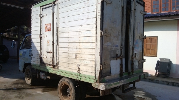 ขายรถบรรทุกหกล้อเล็ก ตู้น้ำแข็ง 88 แรงม้า  เลขตัวถัง NKR55EU5M-711810  เลขเครื่องยนต์ 4JB1