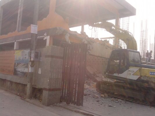 รับทุบตึกฟรี รื้อถอนฟรี ขนย้ายฟรี เจ้าของบ้านไม่มีค่าใช้ไม่ผ่านนายหน้า 089-3530206 /081-2857817 รับทุบตึกฟรี รื้อถอนฟรี ขนย้ายฟรี เจ้าของบ้านไม่มีค่าใช้ไม่ผ่านนายหน้า 089-3530206 /081-2857817