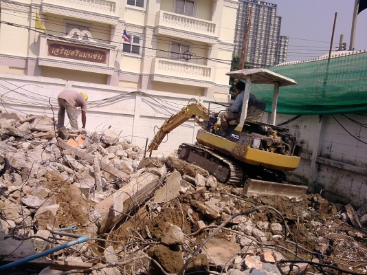 รับทุบตึกฟรี รื้อถอนฟรี ขนย้ายฟรี เจ้าของบ้านไม่มีค่าใช้ไม่ผ่านนายหน้า 089-3530206 /081-2857817