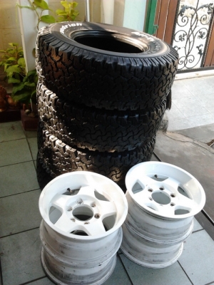 Max แบรดเลย์ ขอบ15 + BF All 265/70/16 ปลายปี07 สวยๆ Max แบรดเลย์ ขอบ15 + BF All 265/70/16 ปลายปี07 สวยๆ