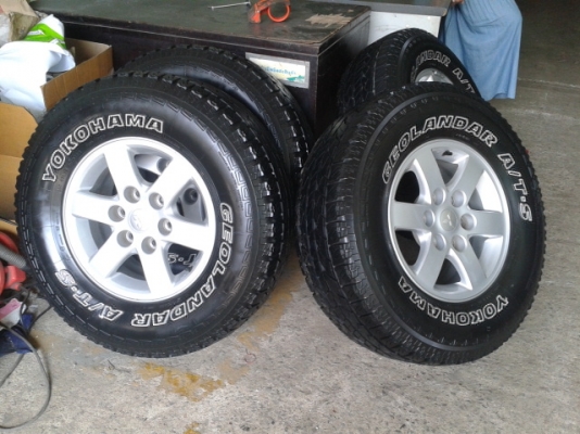 แม็ก+ยางyokohama  a/t 265/70/16 ปี10สวยๆครับ