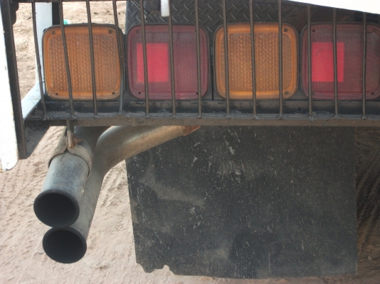 ขายรถกะบะบรรทุกสิบล้อจัมโบ้เพลาเดียวรถเติมบางเครื่อง165เเรงฟวงมาลัยเพลวเว้อร์