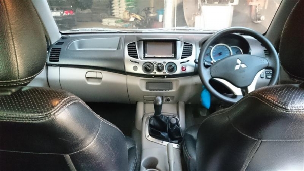 ขายmitsubishi triron 4ประตู 3.2 เกียร์ธรรมดา 4x4