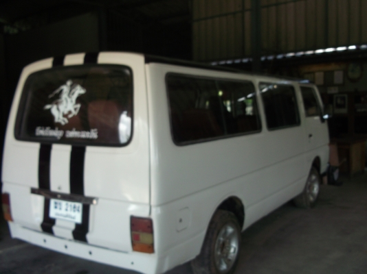 ต้องการขายรถตู้ Nissan ต้องการขายรถตู้ Nissan