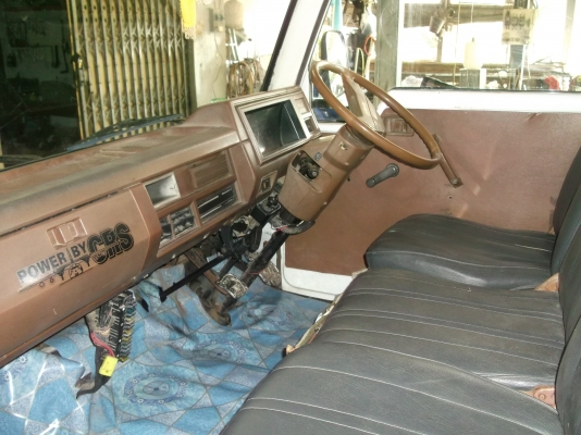 ต้องการขายรถตู้ Nissan ต้องการขายรถตู้ Nissan