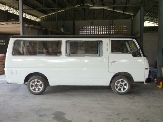 ต้องการขายรถตู้ Nissan ต้องการขายรถตู้ Nissan