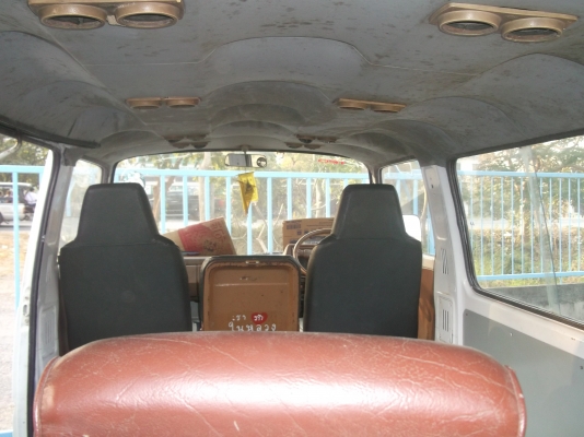 ต้องการขายรถตู้ Nissan ต้องการขายรถตู้ Nissan