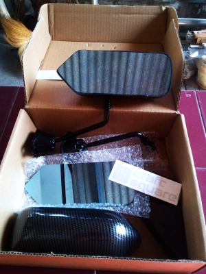 กระจกทรงF1"Craft Square"เลนส์2สี งานcopy ยิงฟิล์มเคฟล่าเนียนๆของใหม่แกะกล่องอุปกรณ์ครบ