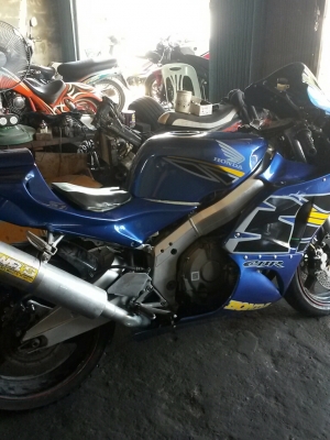 ขายด่วน/ลดราคาไปเลยอีกรอบ75000 ต่อรองมาดู cbr400 ทะเบียนแท้ประกอบใหม่ ทั้งคัน(ทำสัญญารับประกันทั้งคัน 3เดือน)