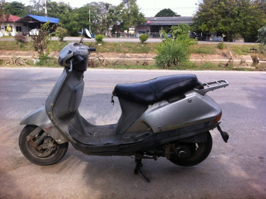ธารนนทบุรี//ขายhonda lead90 ดิสหน้า เครื่องดี ชุดสีตามสภาพ ราคา4,500บาท