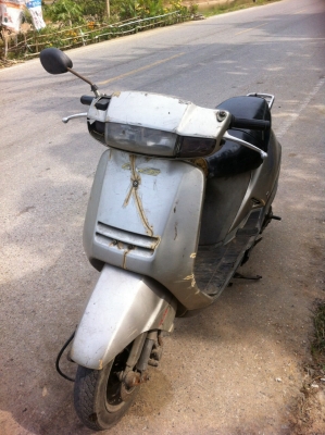 ธารนนทบุรี//ขายhonda lead90 ดิสหน้า เครื่องดี ชุดสีตามสภาพ ราคา4,500บาท