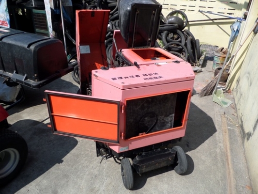 รถกวาดดูดฝุ่น นั่งขับ AMANO สภาพพร้อมใช้งาน