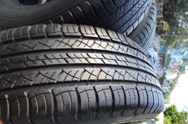 ลดราคา ยาง 225 65 R17 สภาพสวย 4เส้น
