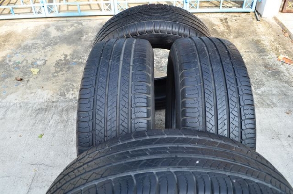 ยางสวย 225 65 R17 สภาพสวย 4เส้น 3,800 ด่วน~~ ยางสวย 225 65 R17 สภาพสวย 4เส้น 3,800 ด่วน~~