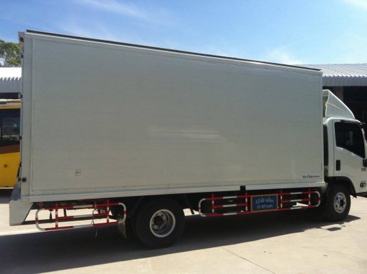 ISUZU 6 ล้อ NQR 175 แรง ตู้บรรทุก 3 บาน