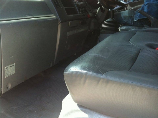 ISUZU 6 ล้อ NQR 175 แรง ตู้บรรทุก 3 บาน