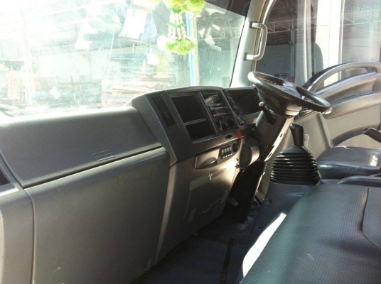 ISUZU 6 ล้อ NQR 175 แรง ตู้บรรทุก 3 บาน