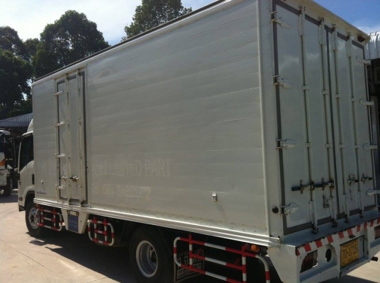ISUZU 6 ล้อ NQR 175 แรง ตู้บรรทุก 3 บาน