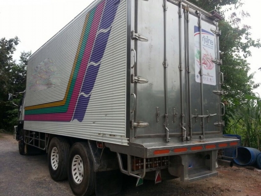 รถฮีโน่ 10 ล้อ FL3H ตู้เย็น เปลื่ยนเครื่อง 210 แรงม้า. สนใจติดต่อ 081 - 6079515