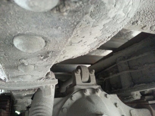 รถฮีโน่ 10 ล้อ FL3H ตู้เย็น เปลื่ยนเครื่อง 210 แรงม้า. สนใจติดต่อ 081 - 6079515