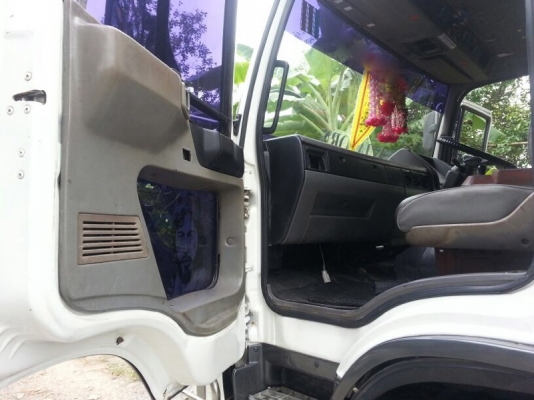 รถฮีโน่ 10 ล้อ FL3H ตู้เย็น เปลื่ยนเครื่อง 210 แรงม้า. สนใจติดต่อ 081 - 6079515