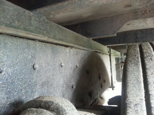 รถฮีโน่ 10 ล้อ FL3H ตู้เย็น เปลื่ยนเครื่อง 210 แรงม้า. สนใจติดต่อ 081 - 6079515