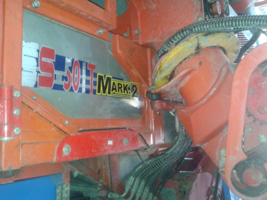 ขายรถเกี่ยวข้าวอุ้ม2.5ตัน