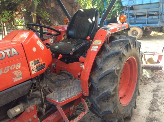 ขายด่วนรถไถคูโบต้าL4508 พร้อมอุปกรณ 3 รายการ พร้อมดันหน้า โรตารึ ผาน 6 ทุกอย่างตราช้าง รถสภาพพร้อมใช