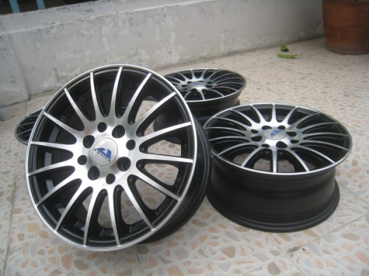 ขายล้อแม็ก AKina 14"x6" et40 4รู100/114.3 สีดำหน้าเงา ทำสีมาใหม่ครับ ไม่มีซ่อมครับ ขายทั้งชุด 5,500 บาทครับ สนใจติดต่อเล็กคลองสามครับ (081-3747940)