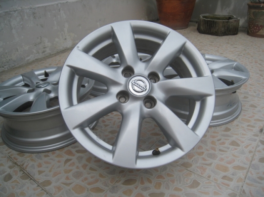 ขายล้อแม็กมือสอง nissan almera 15" x 5.5" et40 4 รู 100 สีเดิม มีรอยนิดหน่อยครับ ไม่มีรอยเบียดครับ ขายทั้งชุด 6,500 บาทครับ สนใจติดต่อเล็กคลองสามครับ (081-3747940)