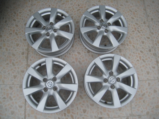 ขายล้อแม็กมือสอง nissan almera 15" x 5.5" et40 4 รู 100 สีเดิม มีรอยนิดหน่อยครับ ไม่มีรอยเบียดครับ ขายทั้งชุด 6,500 บาทครับ สนใจติดต่อเล็กคลองสามครับ (081-3747940)