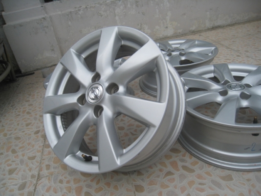 ขายล้อแม็กมือสอง nissan almera 15" x 5.5" et40 4 รู 100 สีเดิม มีรอยนิดหน่อยครับ ไม่มีรอยเบียดครับ ขายทั้งชุด 6,500 บาทครับ สนใจติดต่อเล็กคลองสามครับ (081-3747940)