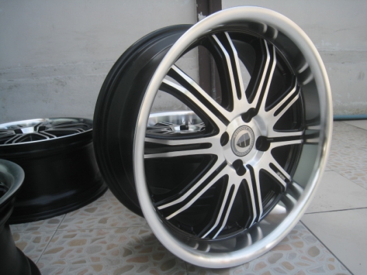 ขายล้อแม็กมือสอง W Work 17"x7.5" et หน้า 42 หลัง 40 4รู100 ทำสีมาใหม่ครับ ขายทั้งชุด 7,900 บาทครับ สนใจติดต่อเล็กคลองสามครับ (081-3747940)