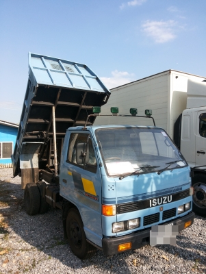 6ล้อดั้ม Izuzu NKR 110 แรงม้า ยาว 4 ม. 6ล้อดั้ม Izuzu NKR 110 แรงม้า ยาว 4 ม.