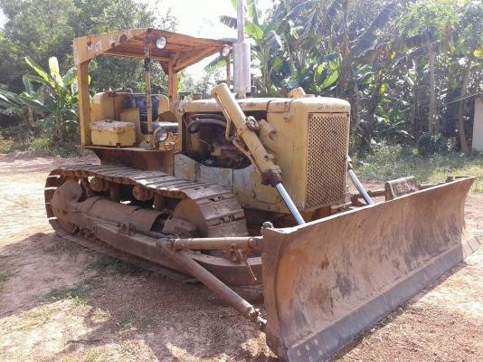 ขายรถแทรกเตอร์  CAT D6B ตีนไก่ เกียร์ตัด เอกสารอิมวอย รถพร้อมใช้