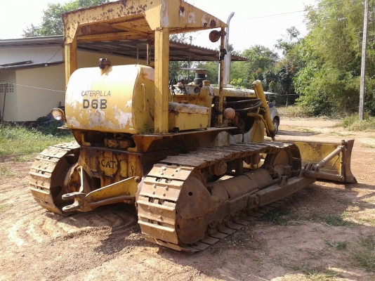 ขายรถแทรกเตอร์  CAT D6B ตีนไก่ เกียร์ตัด เอกสารอิมวอย รถพร้อมใช้